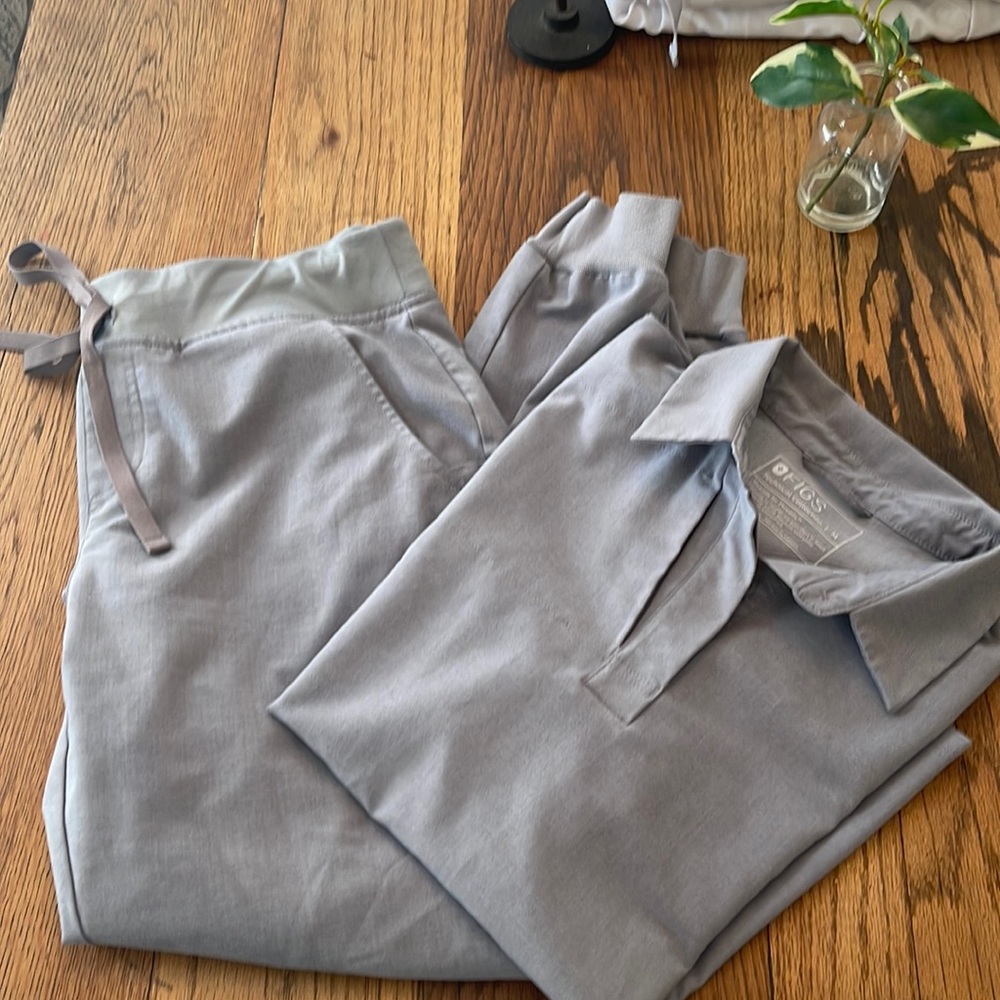 Figs Dark Space Grey Regular Medium Zamora and Nala set